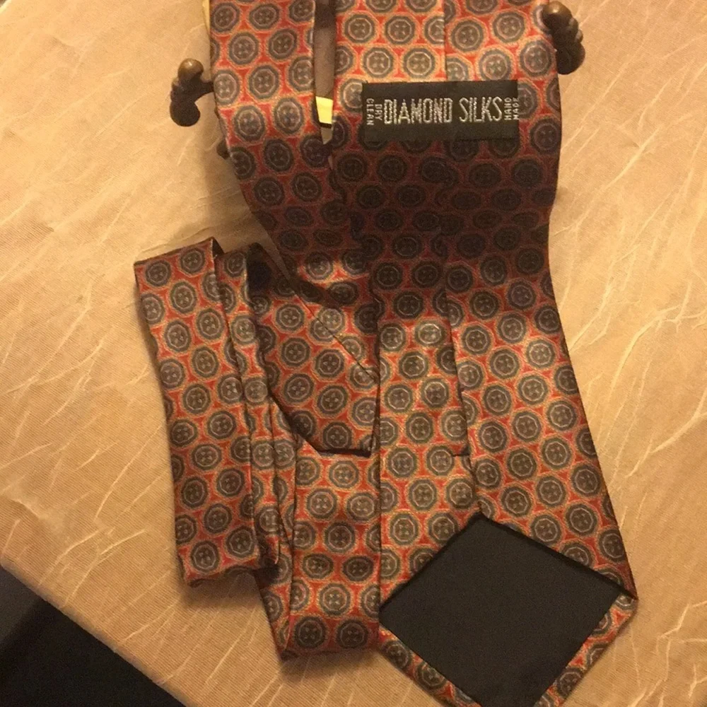 DIAMOND SILKS HAND MADE SILK TIE  Classic upscale motif red black gold 4